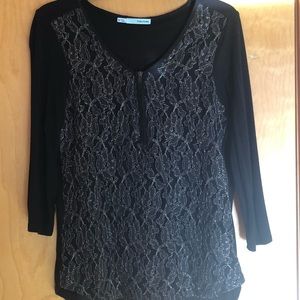 Black with gold accent tunic.